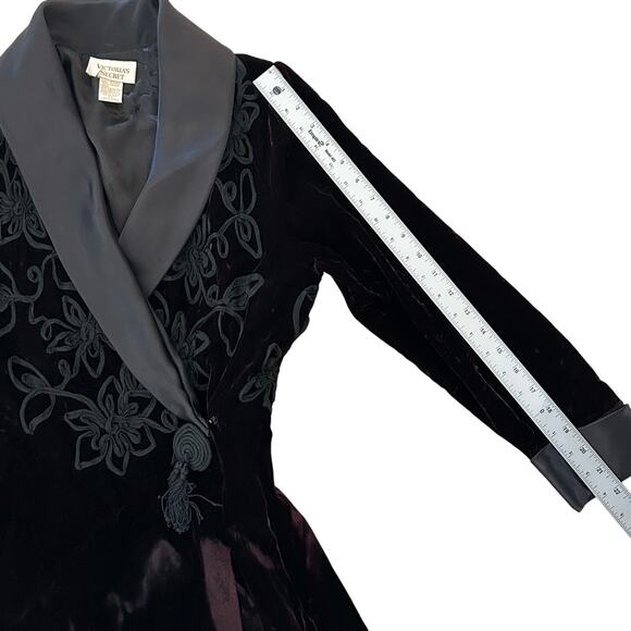 Vintage Victoria's Secret Gold Label Velvet Robe Wrap Sz. Medium with Flaws - Picture 10 of 15